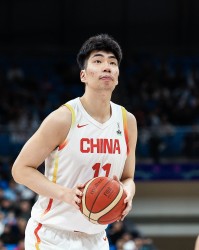 开云APP-媒体人：余嘉豪辗转3万里&amp;通过5次转机驰援中国男篮 担心影响状态