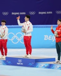 开云体育入口-男子1000米“抓马”频出 任子威刘少昂如何看判罚？