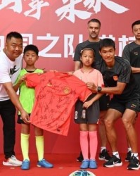 开云体育入口-国家男足亚运队金华校园行 传承足球精神汇聚梦想