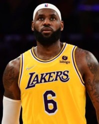 詹姆斯：防守需要全队努力 球队磨合不是冲麦片